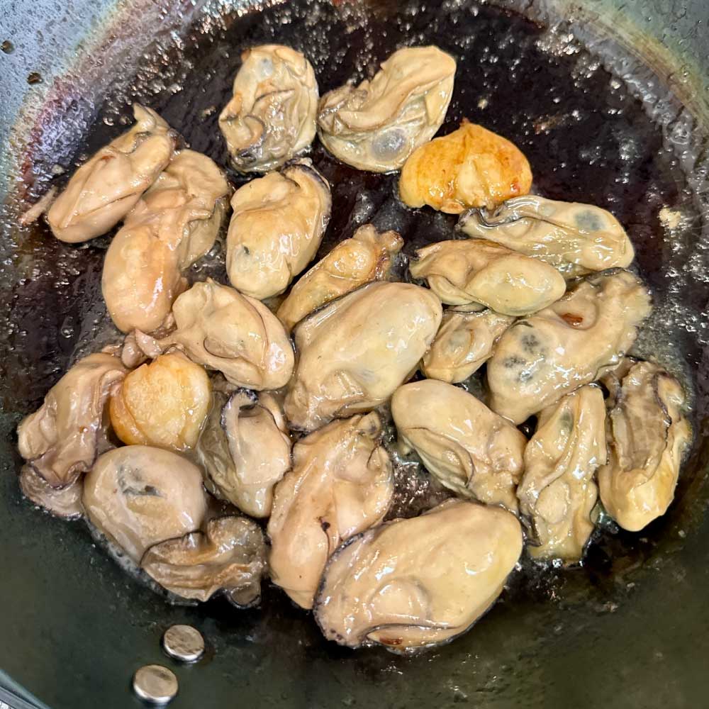 牡蠣の水分を飛ばす！