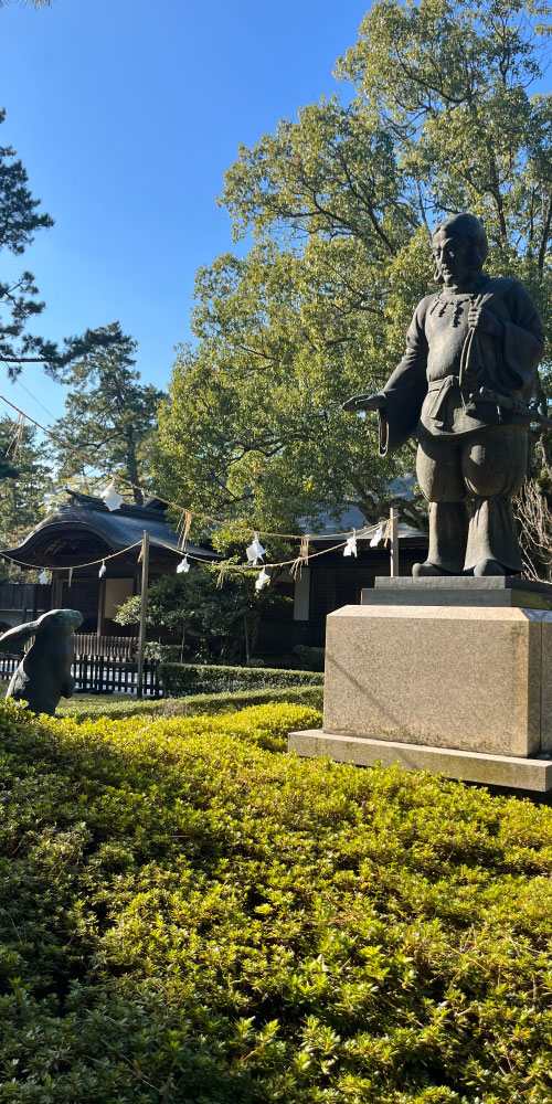 因幡の白兎を助けている