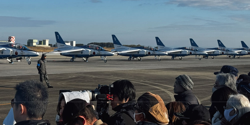 ブルーインパルスの地上展示